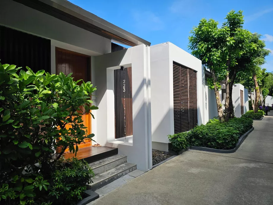 Intrări la vilele private cu piscină