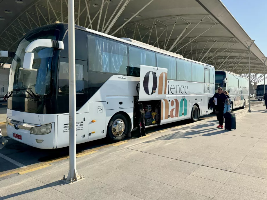 Autobuze navetă pentru clienții agențiilor de turism