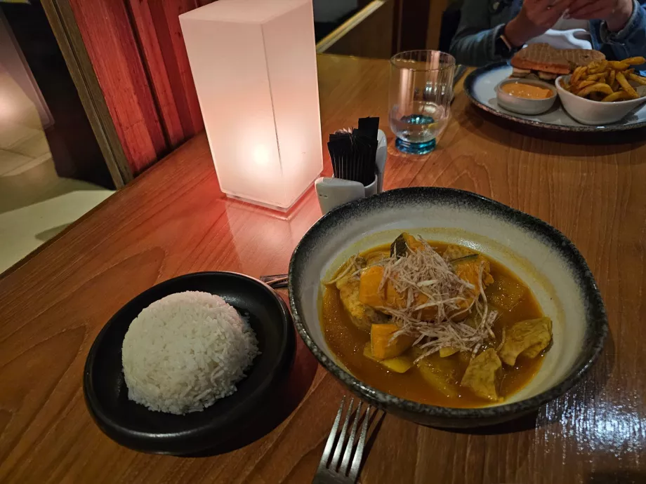 Cină în restaurantul hotelului