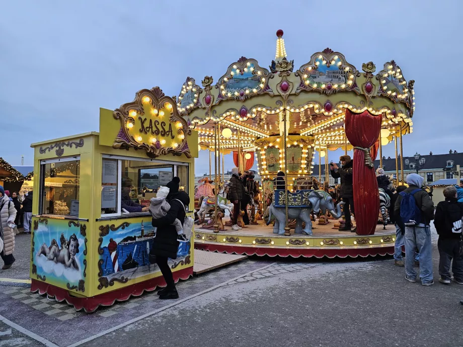 Carusel la Piața de Crăciun din Schönbrunn