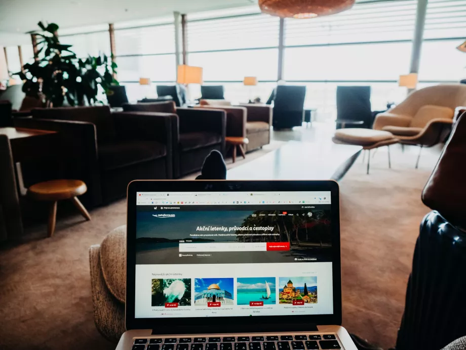 Relaxați-vă în salonul Cathay LHR T3