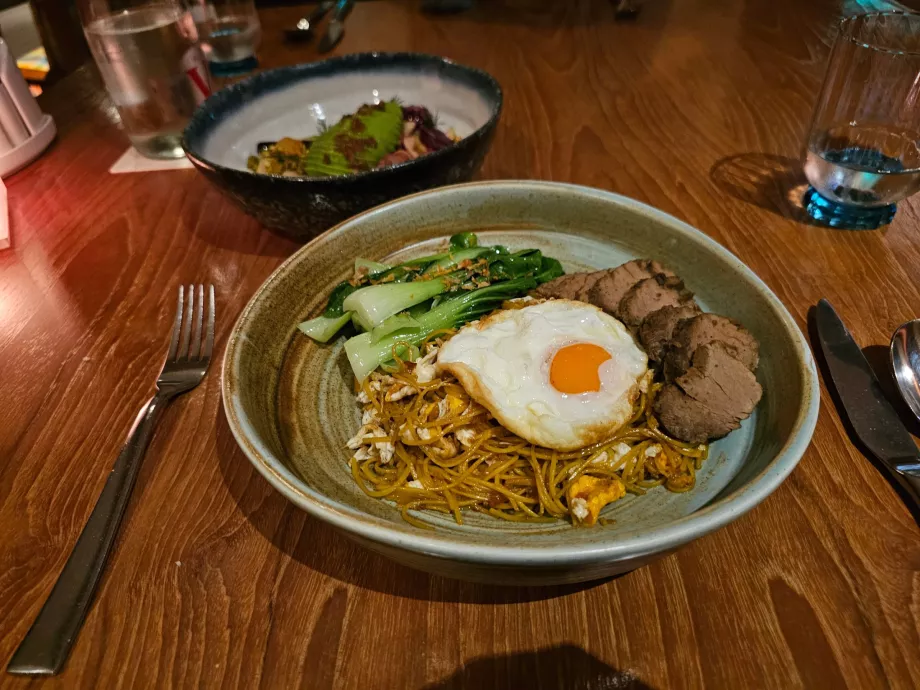 Cină în restaurantul hotelului