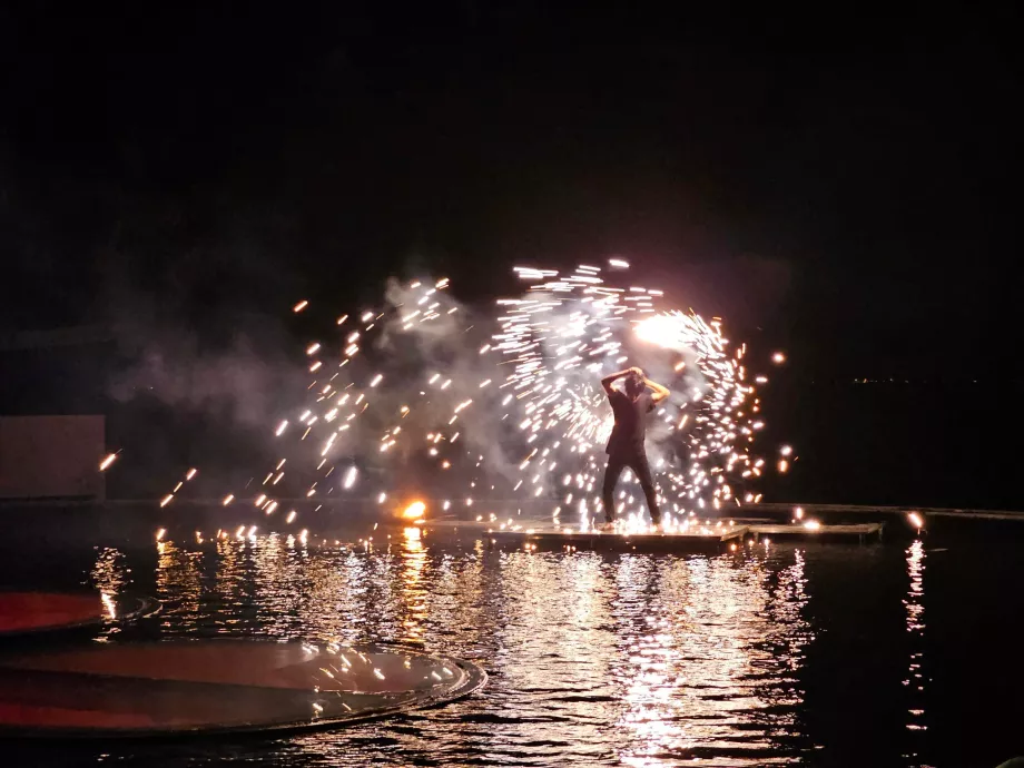 Spectacol de foc la WooBar