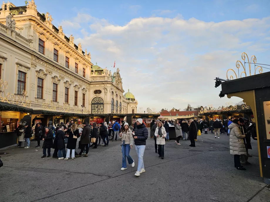 Piețe în fața Oberes Belvedere