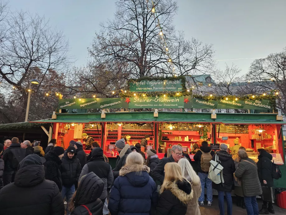Piețe în fața Karlskirche