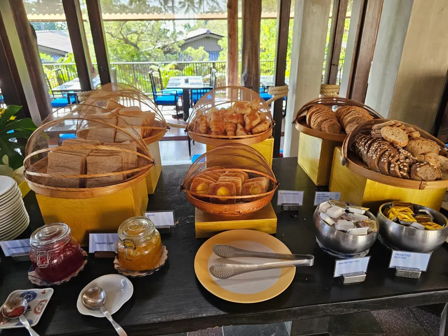 Mic dejun - produse de patiserie