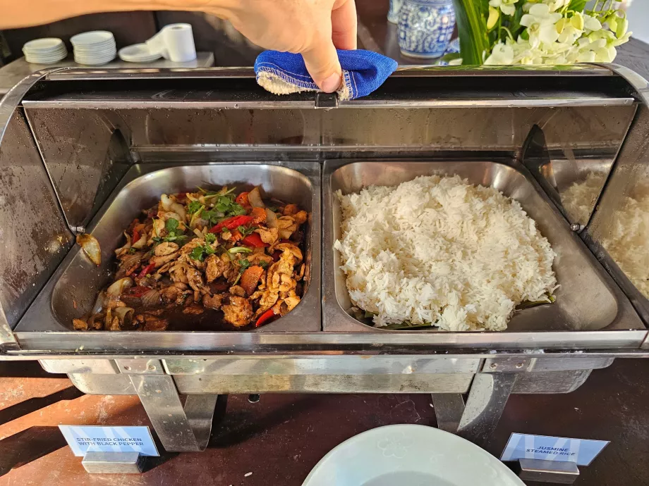 Mic dejun - mese calde