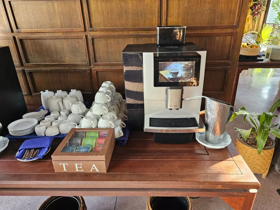 Mic dejun - aparat de cafea