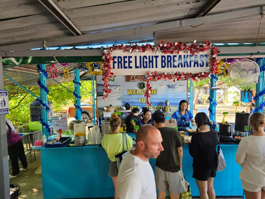 Mic dejun ușor gratuit înainte de plecare