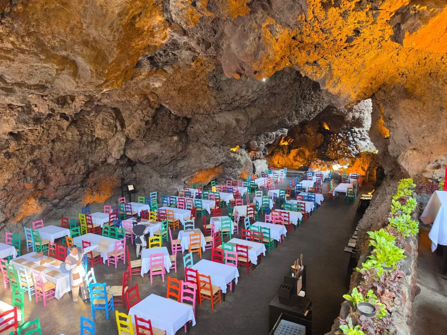 Restaurant peșteră Gruta
