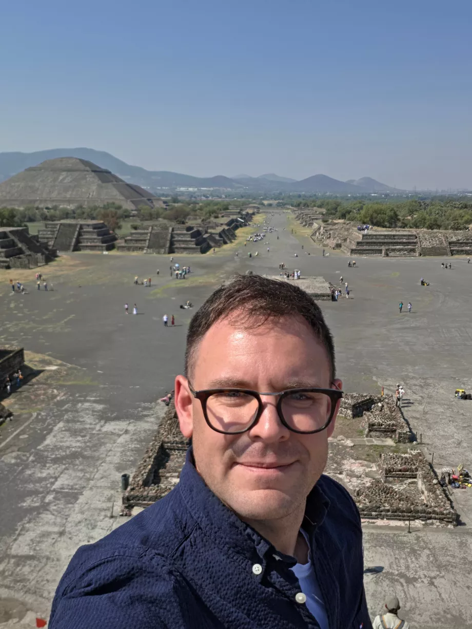 Eu la piramidele din Teotihuacán