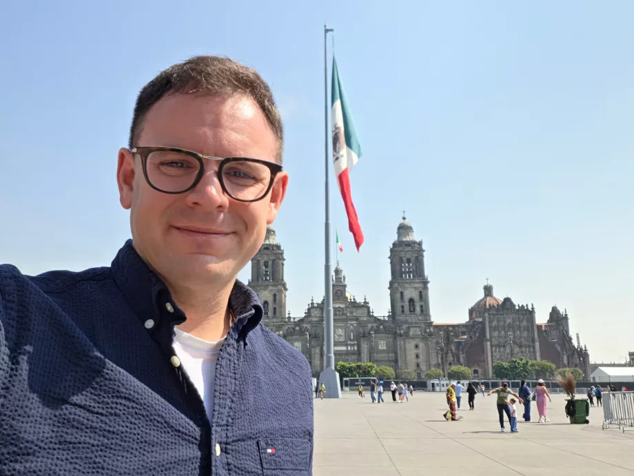 Me in Piața Zócalo