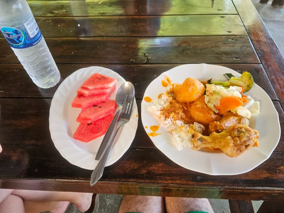 Prânz inclus în prețul excursiei