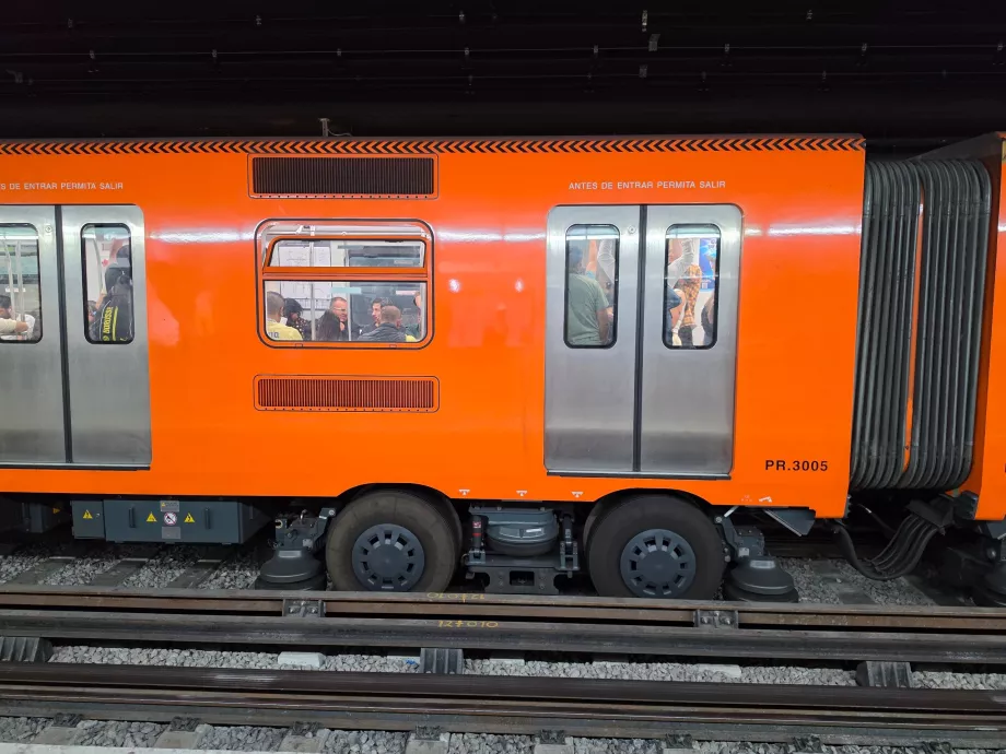 Anvelope de cauciuc pe trenurile de metrou