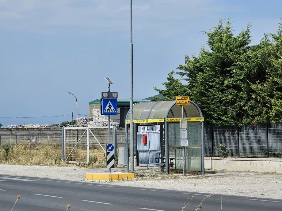 Opriți în direcția centrului pentru liniile 19 și F6