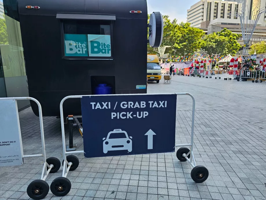 King Power Mahanakhon - stație de taxi