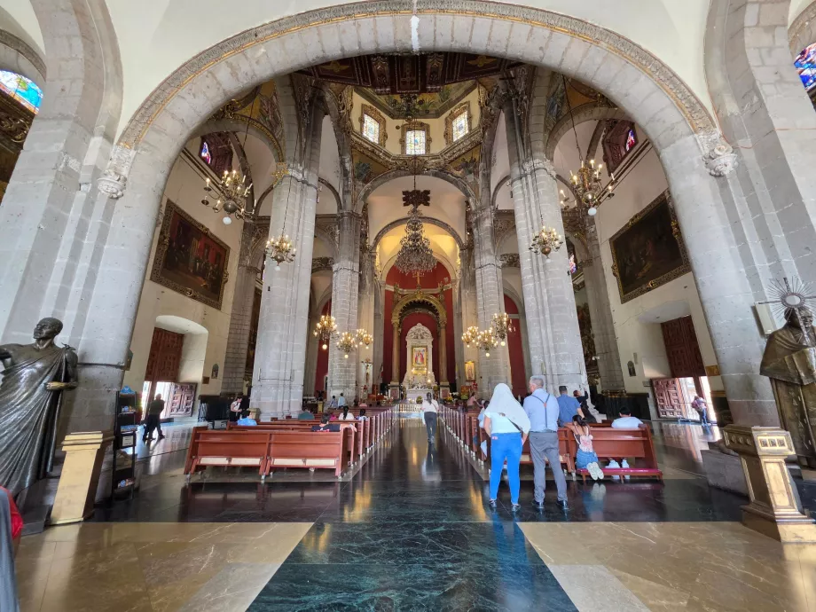 Interiorul Bazilicii Antigua