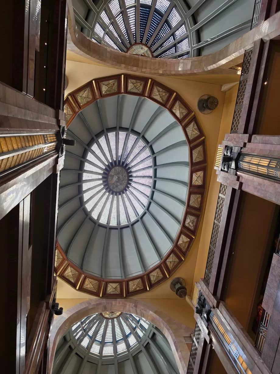 Interiorul lobby-ului Palacio Bellas Artes