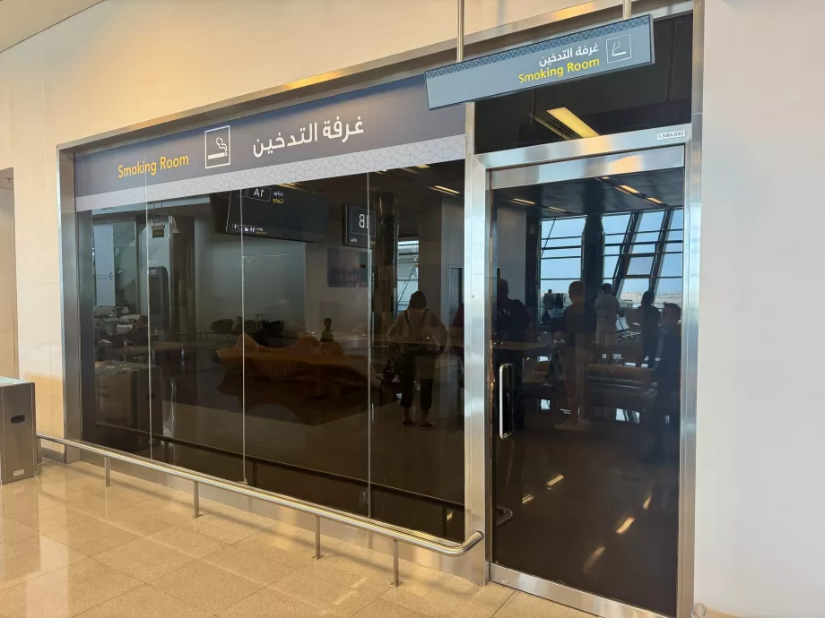 Camere pentru fumători la aeroport