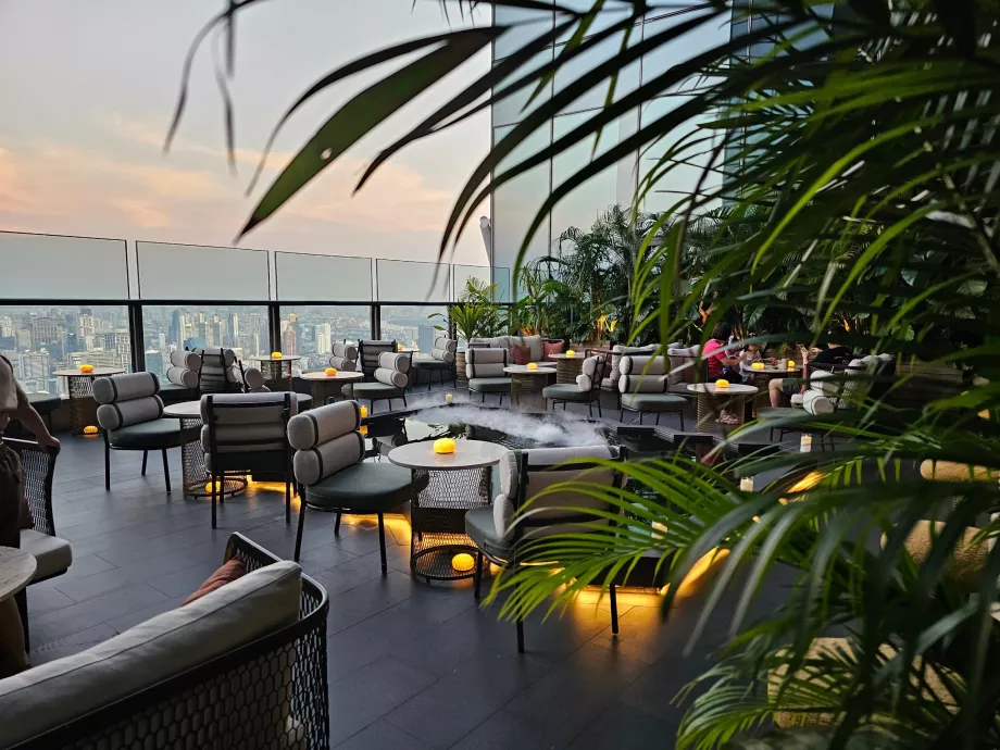 Restaurante la Akara Sky Hanuman