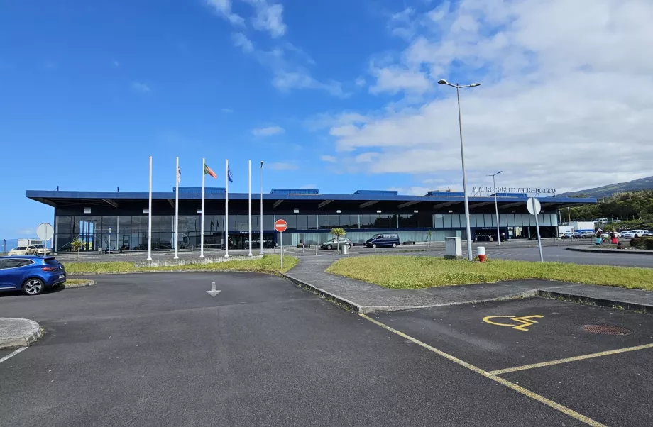 Terminalul Aeroportului Pico