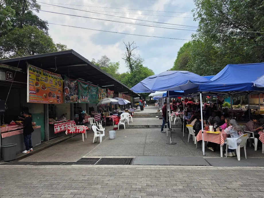 Bosque de Chapultepec, tarabe cu mâncare