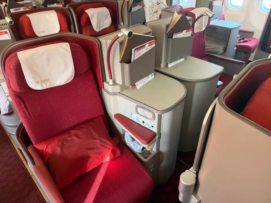 O altă variantă a scaunelor din mijloc (depărtate)