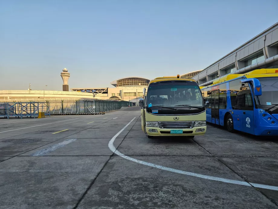 Transfer cu autobuzul la avion