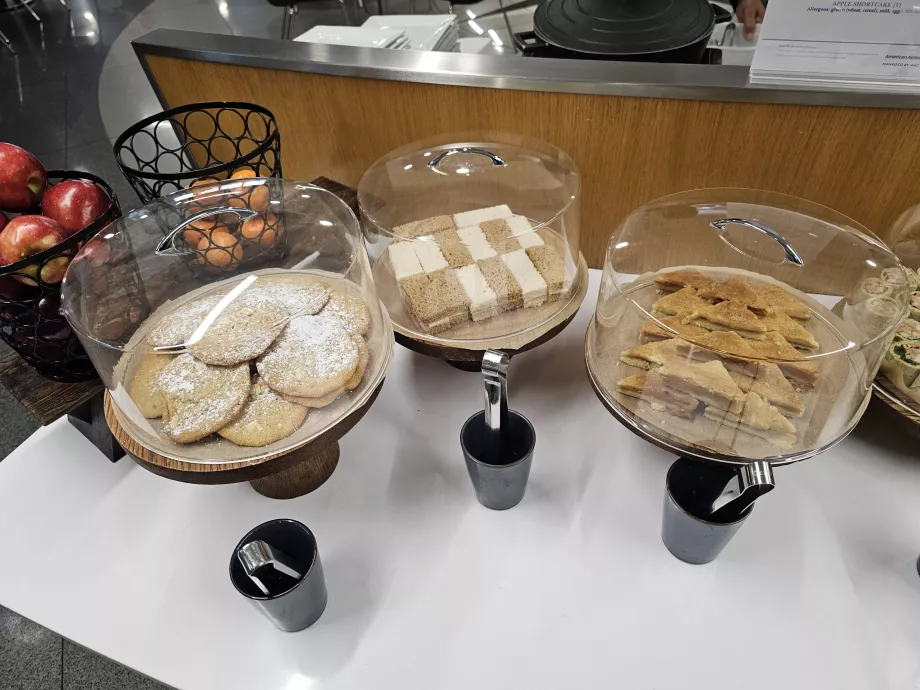 Chifle dulci și sandvișuri sărate