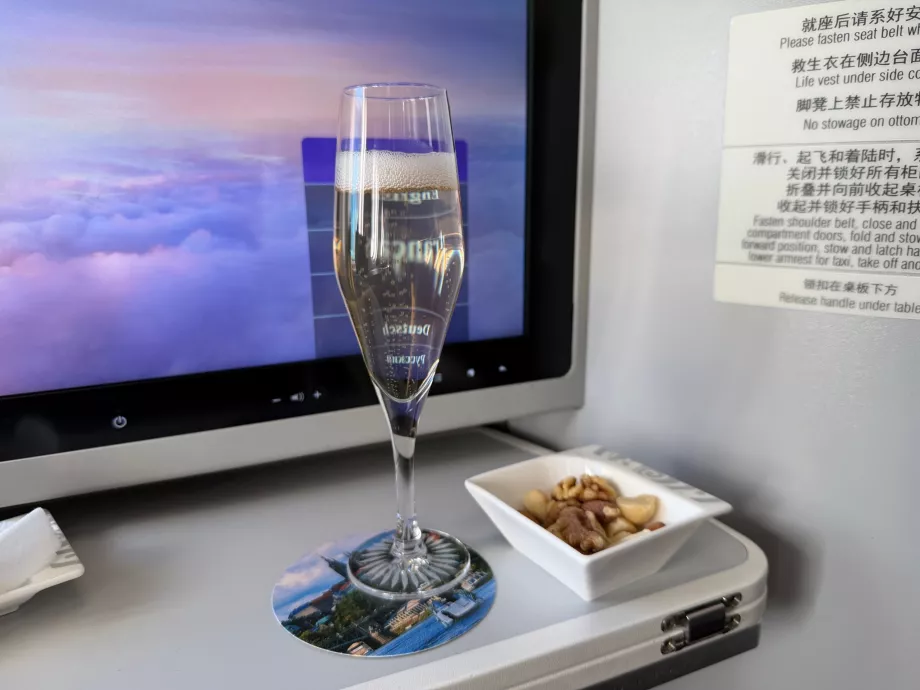 Băutură de bun venit și nuci