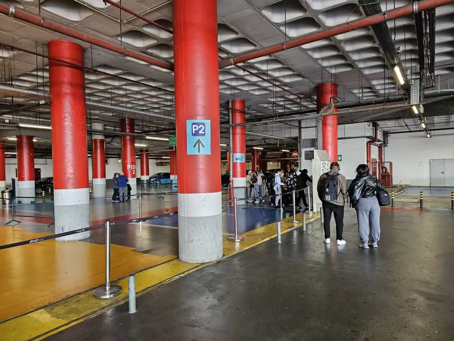 Parcarea P2 - stație de taxi Uber și Bolt