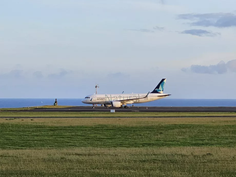 Azores Airlines, Airbus A320 cu inscripția "Natural"