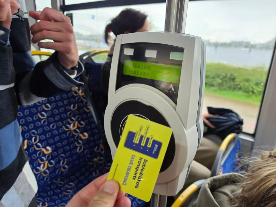 Utilizarea biletului în autobuz