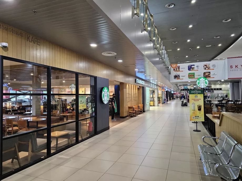 Starbucks în zona publică