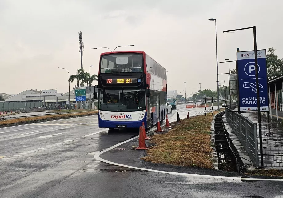 Linia 772 în direcția KL Sentral