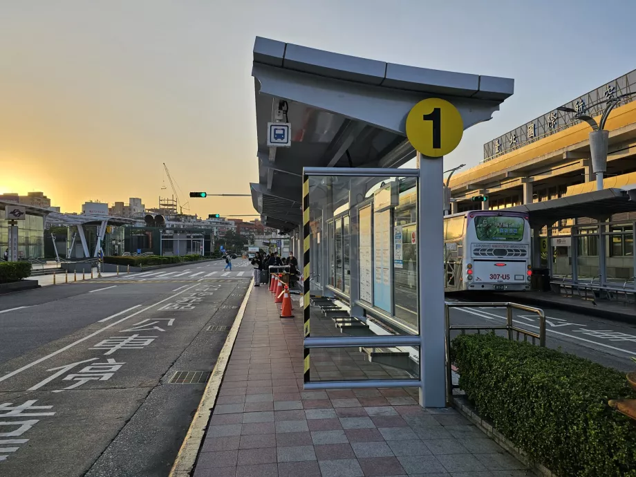 Stație de autobuz urban