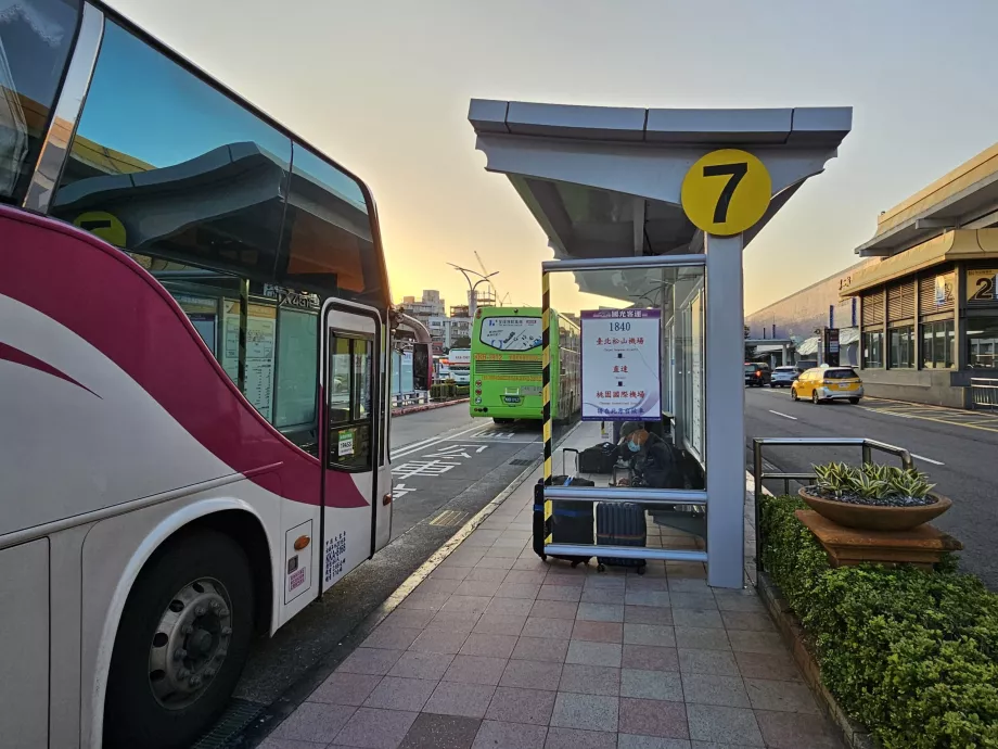 Direcția stației de autobuz Aeroportul Taoyuan TPE