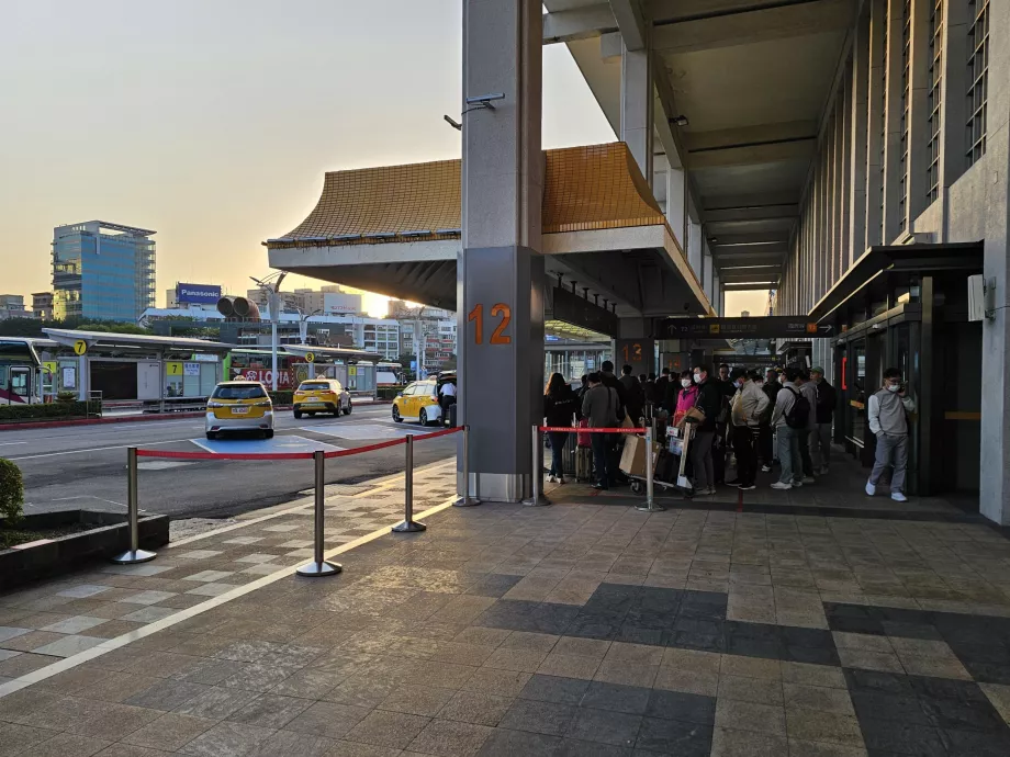 Taxi la Aeroportul Songshan