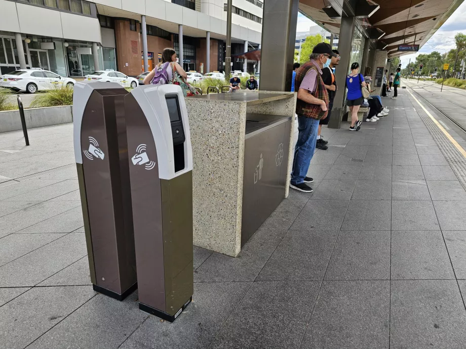 Validator la stația de tramvai