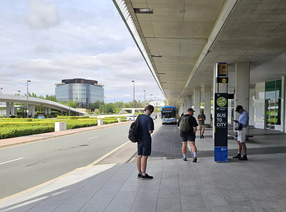 Stație de autobuz în direcția centrului