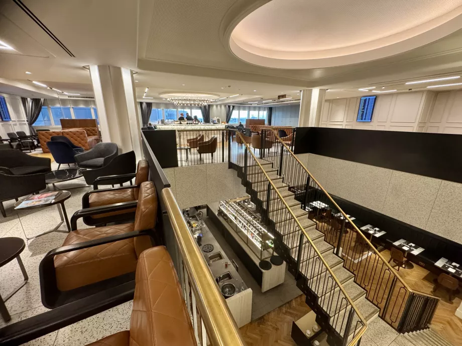 Vedere a salonului de la etajul superior