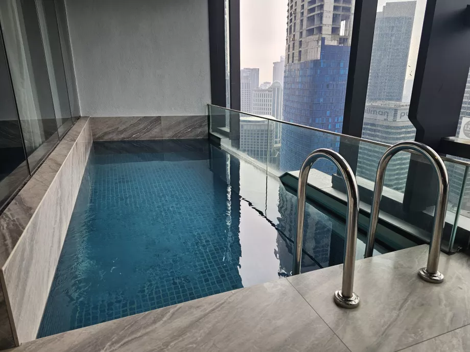Piscină pe balcon