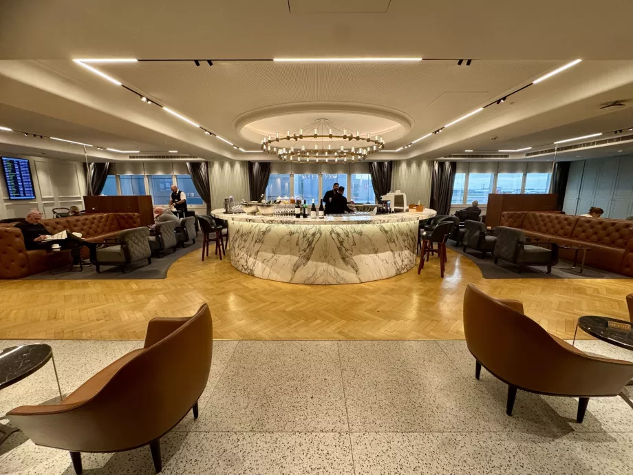 Salon la etajul superior cu bar