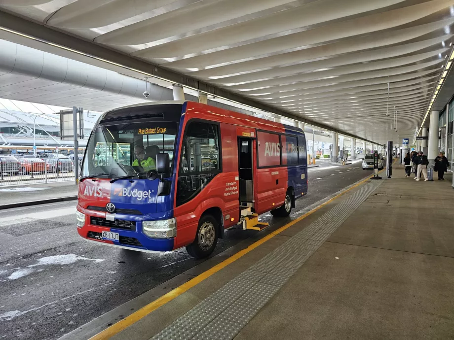 Autobuze navetă către companiile de închirieri auto de la terminalele 2 și 3