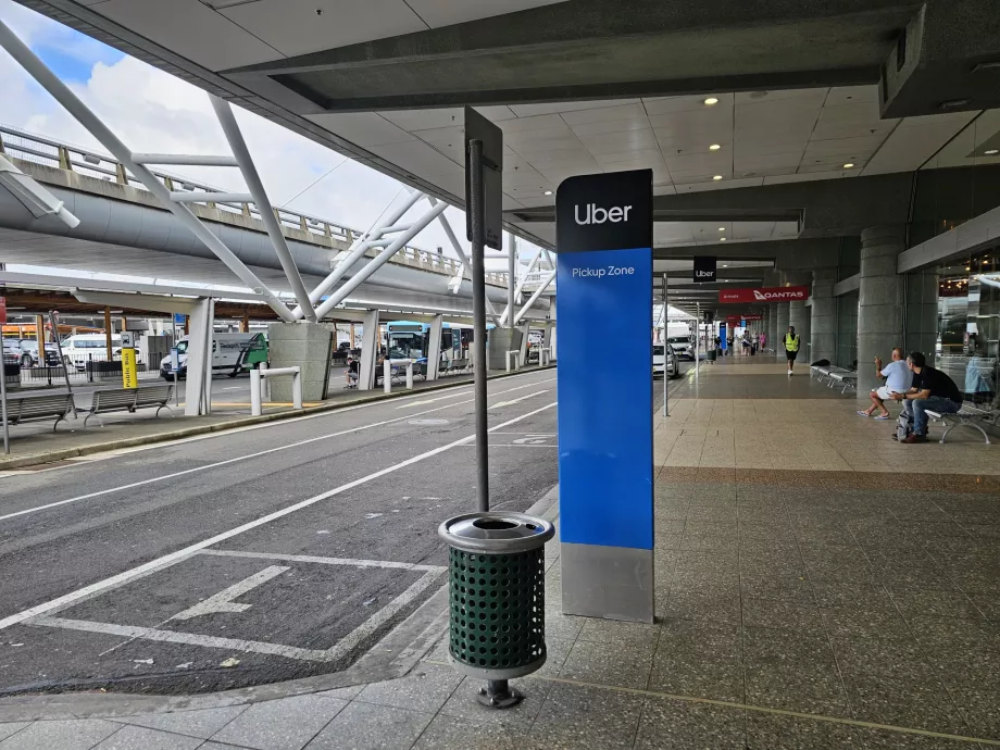 Uber, chioșc, terminalul 3