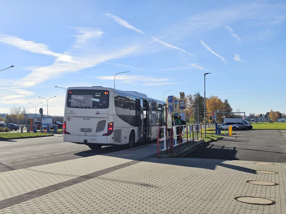 Stație de autobuz în direcția Nový Jičín, Kopřivnice și altele