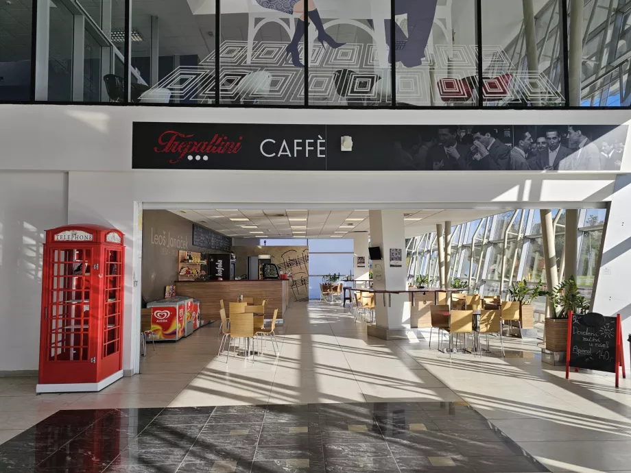 Cafenea în zona publică