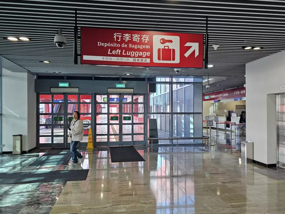 Depozitare bagaje, salon de plecare