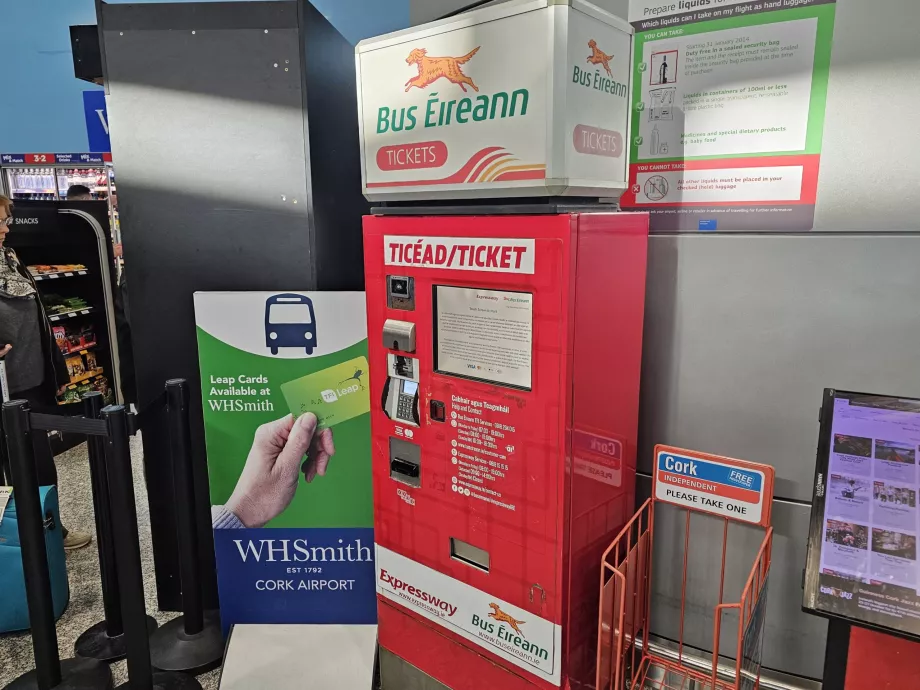 Automat de bilete în sala de sosiri