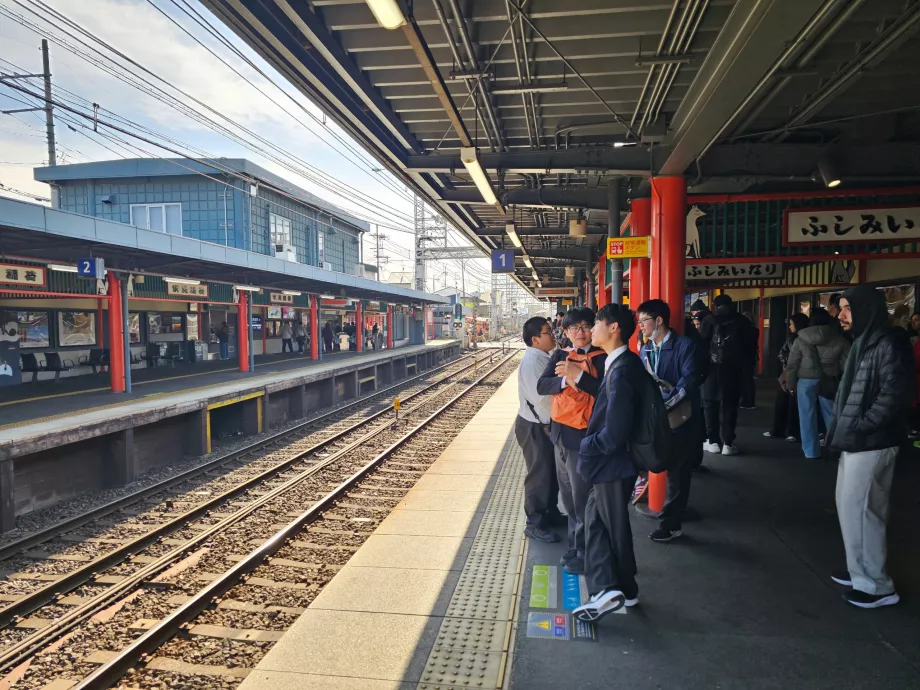 Stația Fushimi-Inari (Keihan Railway)